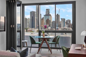 Prime position 1.5 BR w/ view/ parking / roof pool